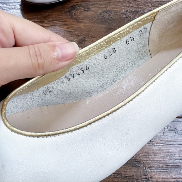 Salvatore Ferragamo Cream and Gold Heels with Classic Elegance - Picture 6 of 14